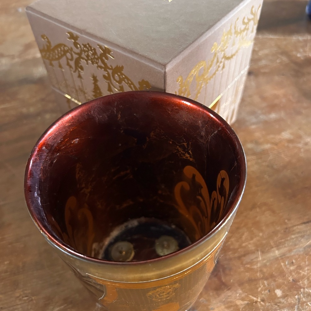 Trudon Empty LARGE intermezzo Bayonne candle vessel. Gold and red foil design. - Picture 3 of 11
